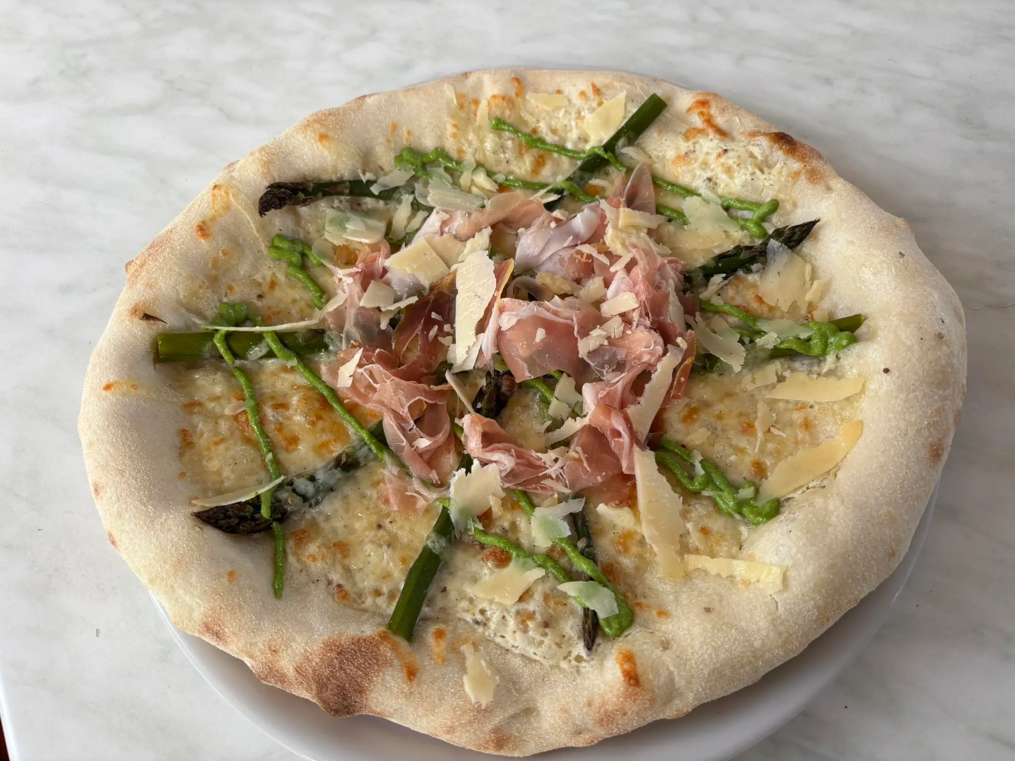 Pizza base crème du Restaurant Le Barri aux produits locaux